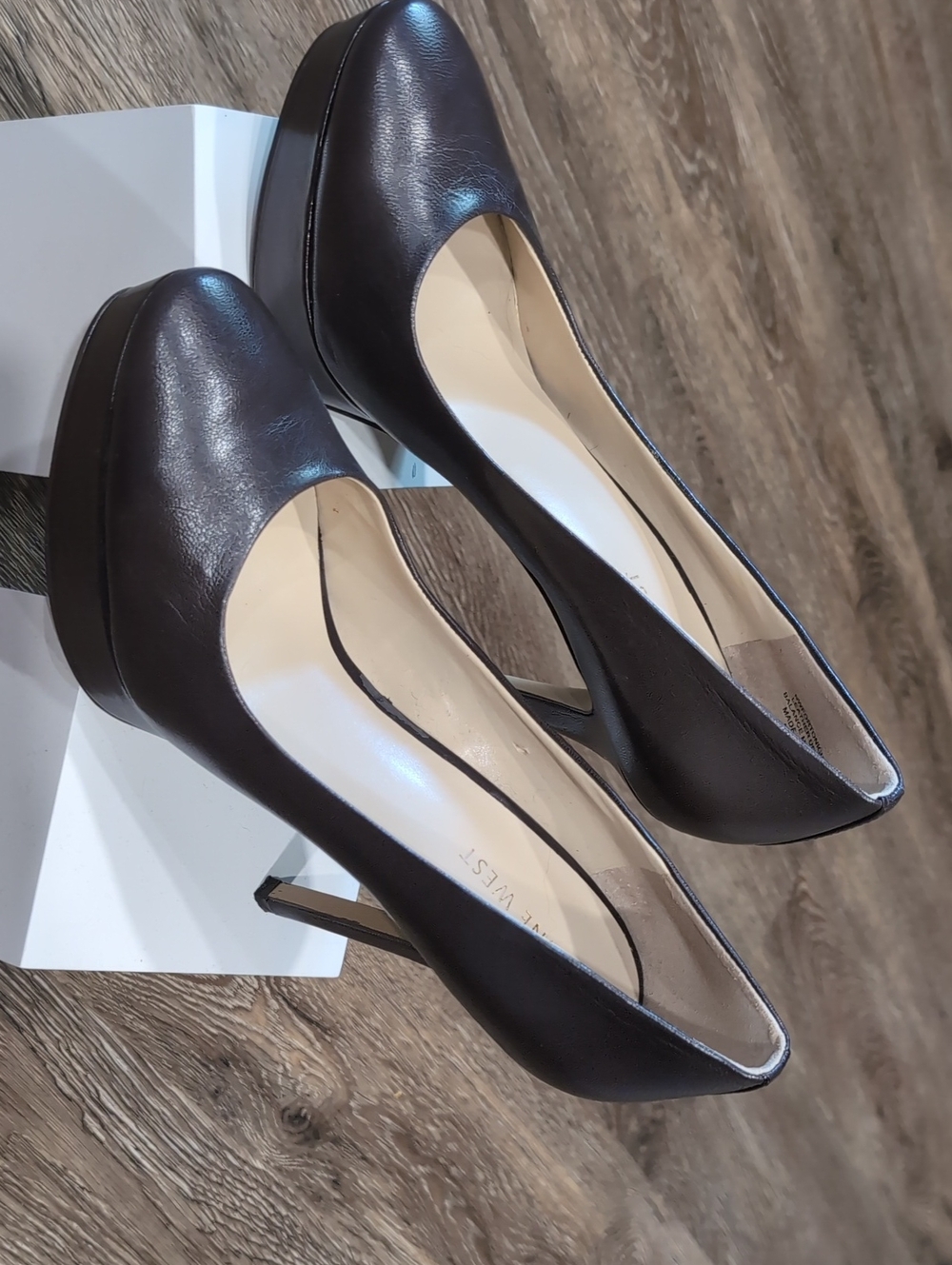 Classic Nine West Dark Brown Leather Platform Pumps